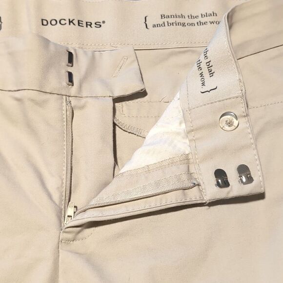 Dockers Ladies Straight Leg Khakis 12 M - Picture 2 of 5